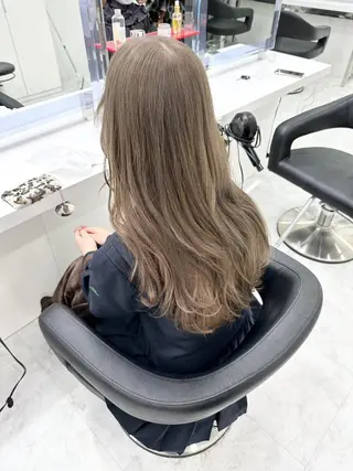 ロング カラー 艶感ミルクティー🤍 色落ち綺麗🤍ともやのヘアスタイル