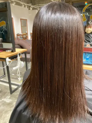 セミロング COMMUOVERE瓢箪山店所属・瓦井 慧のヘアスタイル