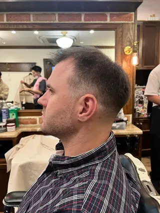 ショート ヒロ銀座バーバーショップ丸の内所属・秋山 琳太のヘアスタイル