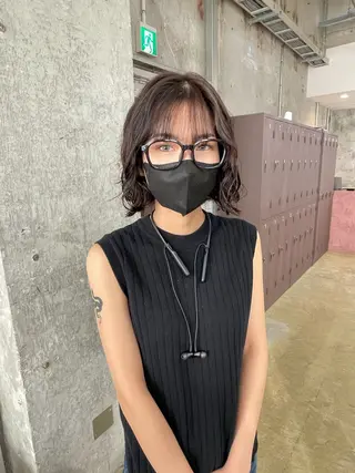 ミディアム 鈴木瑛里／ブロンド ベージュ／男女のヘアスタイル