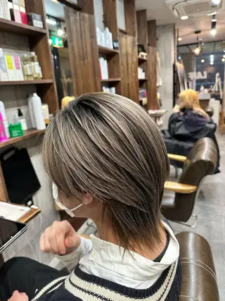 ミディアム カラー メンズ 難波ブリーチカラー 伊藤洋輝のヘアスタイル