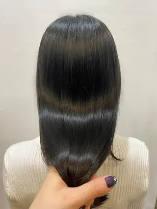 ロング 艶•透明感カラー フィーシーのヘアスタイル