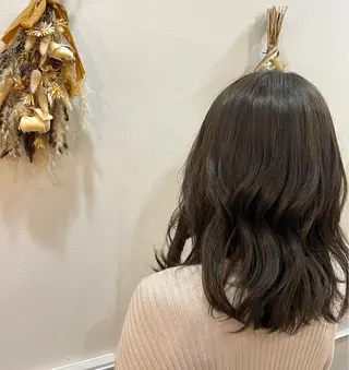 ミディアム スパニスト おおつかちなつのヘアスタイル