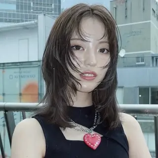 ミディアム カラー ニュアンスレイヤー ハイトーンカラーのヘアスタイル