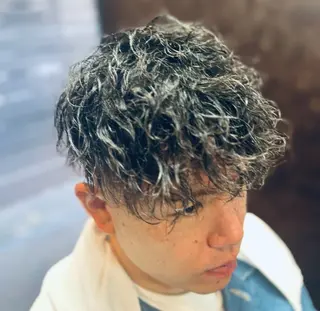 ミディアム パーマ メンズ ヒロ銀座バーバーショップ秋葉原店所属・堀 真人のヘアスタイル