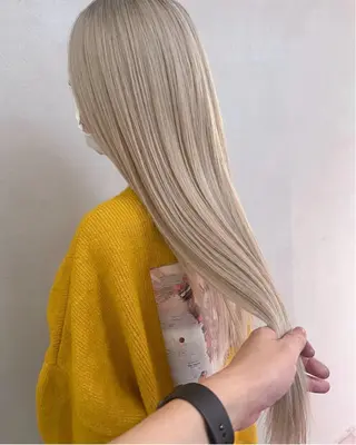 ロング カラー CHERIEブリーチ ダブルカラー 天神のヘアスタイル