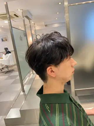 メンズ コテ巻き風パーマ 藤澤　知彌のヘアスタイル