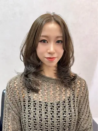ミディアム カラー レイヤーカット 韓国🇰🇷EMIのヘアスタイル