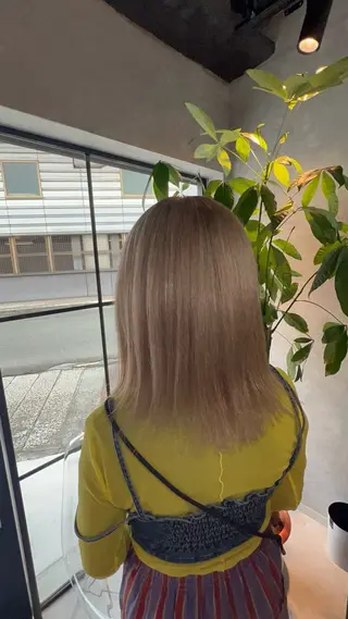 ミディアム motoトップカラー リスト/ブリーチカラのヘアスタイル