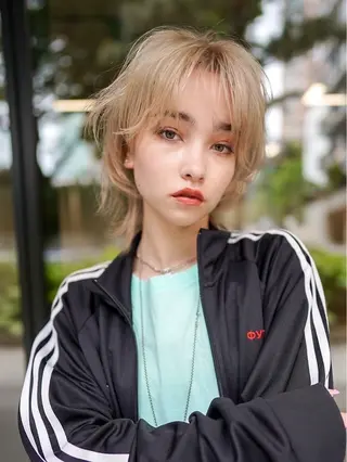 ショート カラー MISAKI🪐 縮毛矯正のヘアスタイル