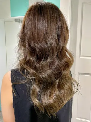 カラー 八馬 那由多のヘアスタイル