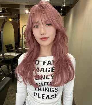 ロング ハイトーン/カット モデルKazuhaのヘアスタイル