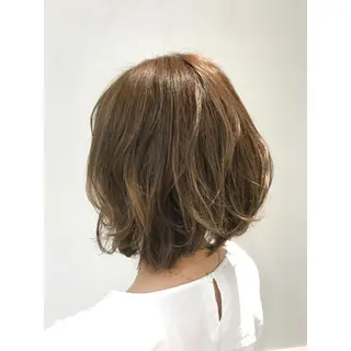 ミディアム カラー 若林 美由希のヘアスタイル