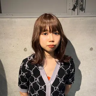 ミディアム カラー レイヤー/ベージュ mikuのヘアスタイル