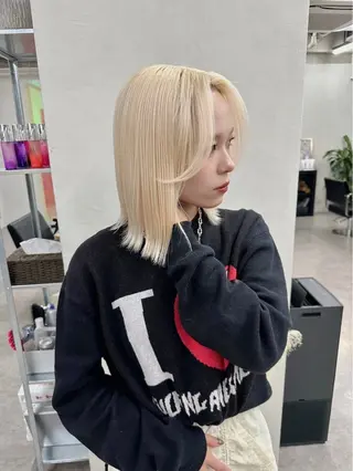 ミディアム カラー ウルフとハイトーン みっちー✂️のヘアスタイル