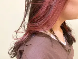 セミロング カラー ANNA /艶髪/ハイトーンのヘアスタイル