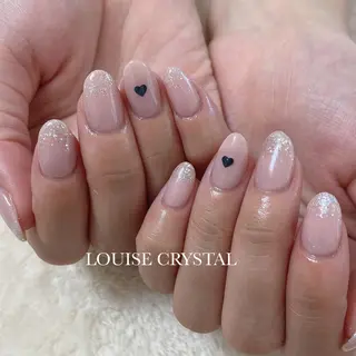 ネイル LOUISE CRYSTALのネイルデザイン