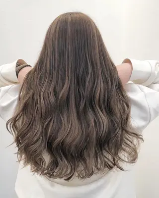 カラー Ruang所属・ツノガイ エリのヘアスタイル