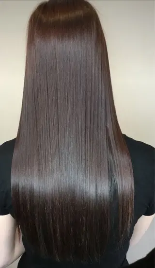 カラー フェザーパーマ/ スペインカールのヘアスタイル