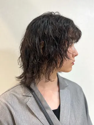 ミディアム パーマ レイヤー・ウルフ🐺 小顔レイヤー松山直史のヘアスタイル