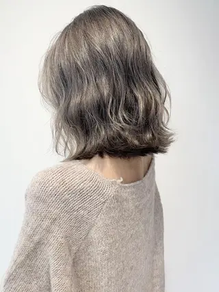 ミディアム カラー 長尾菜々美🐰 ／ハイトーンカラーのヘアスタイル