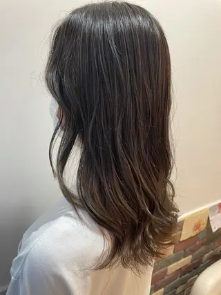 セミロング カラー 中井 茅佳のヘアスタイル