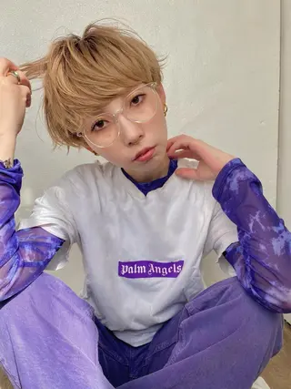 ショート カラー 梅田ハイトーン チダ ヒナノのヘアスタイル