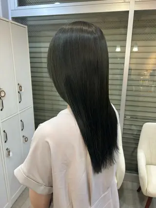 ロング カラー 伊藤 愛理のヘアスタイル
