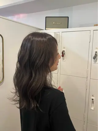セミロング カラー H 梅田所属・藤本 泰のヘアスタイル