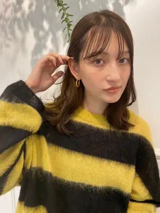 セミロング カラー 艶髪レイヤー顔周り グレージュ添田晃基のヘアスタイル