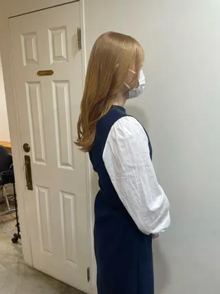 ロング カラー MIOベージュカラー 柔らかいカラーのヘアスタイル