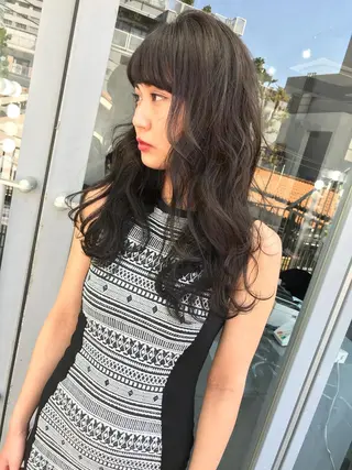 セミロング カラー TOMOYAレイヤー ブリーチ縮毛矯正のヘアスタイル