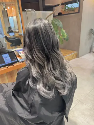ロング カラー ヘアアレンジ 佐々木  まゆかのヘアスタイル