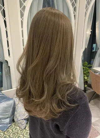 ミディアム カラー 栗原 瑠世のヘアスタイル