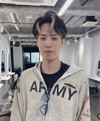 ショート メンズ 新宿/ハイトーン/ レイヤー/サカキのヘアスタイル