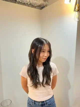 カラー 岡 千尋のヘアスタイル