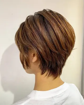 ショート カラー 平 ちひろのヘアスタイル