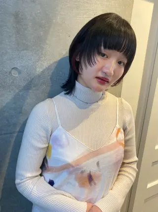 ショート カラー 室谷 侑奈のヘアスタイル