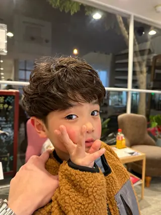 ミディアム パーマ メンズ peakshair所属・艶々になる髪質改善 𝒀𝑼𝑻𝑶のヘアスタイル