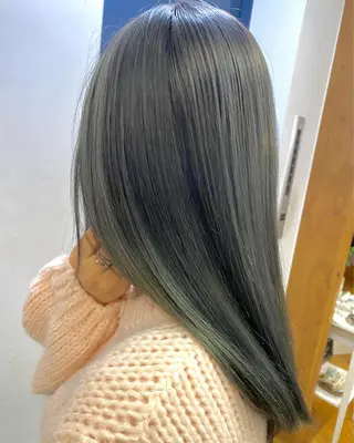 ロング カラー ミルクティーベージュ outaのヘアスタイル