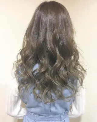 セミロング ヤマグチ ヒカルのヘアスタイル