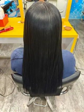 ロング カラー LOMARLIE/ NATUMIのヘアスタイル