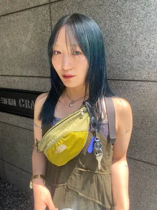 セミロング 室谷 侑奈のヘアスタイル