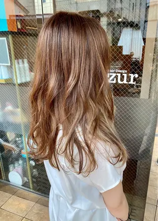 セミロング カラー 美髪 カラーリストのヘアスタイル