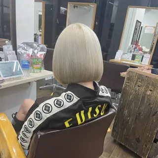 ショート カラー ヒカ/外国人風 デザインカラーのヘアスタイル