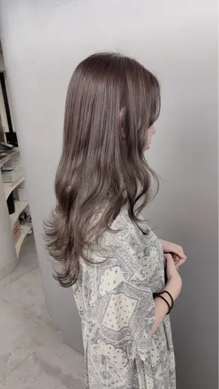 ロング カラー 透明感カラー グレージュ/あいのヘアスタイル