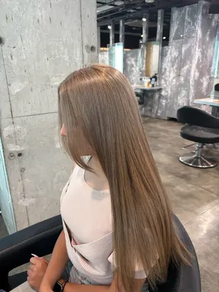 ロング カラー ハイトーンブロンド 横浜💞ミオのヘアスタイル