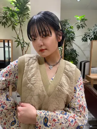 ショート カラー リカ/ハイトーン ・オリーブ🍀のヘアスタイル