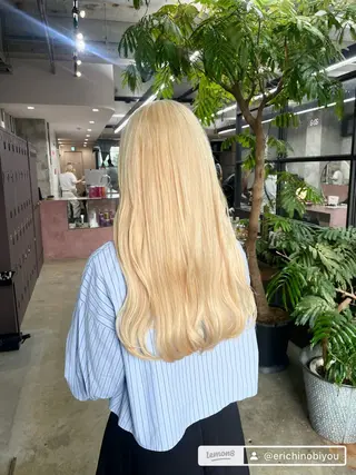 ロング 鈴木瑛里／ブロンド ベージュ／ピンクのヘアスタイル
