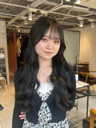ロング カラー 透明感ベージュ🤎 大久保 那奈のヘアスタイル
